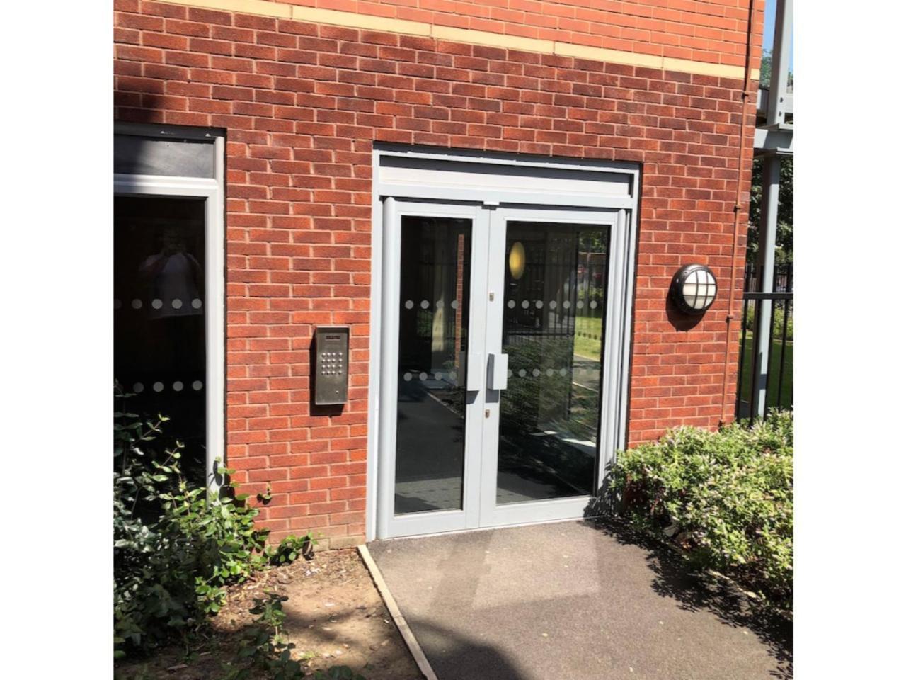 Large, Spacious And Modern Apt For 4 In Manchester Exterior foto